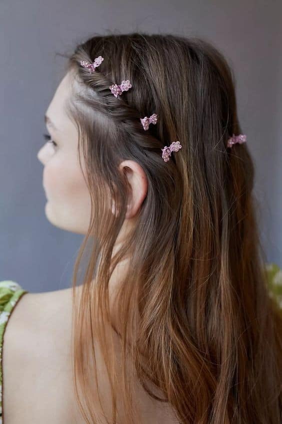 8 – Mini Flower Clips On Side Twist