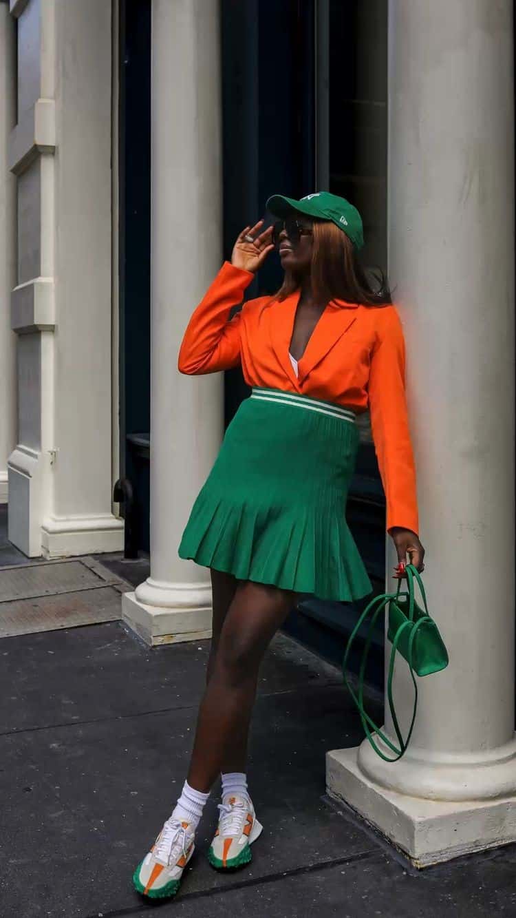 38 – Mix Shades of Coral & Orange With Emerald Green for a Unique Touch