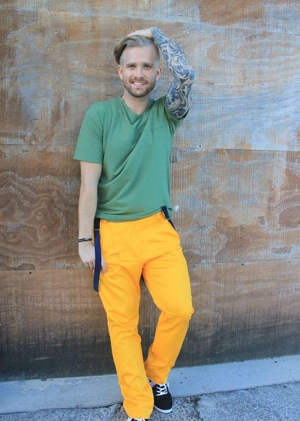 ↓ 28 – How to Wear Yellow Pants in Spring