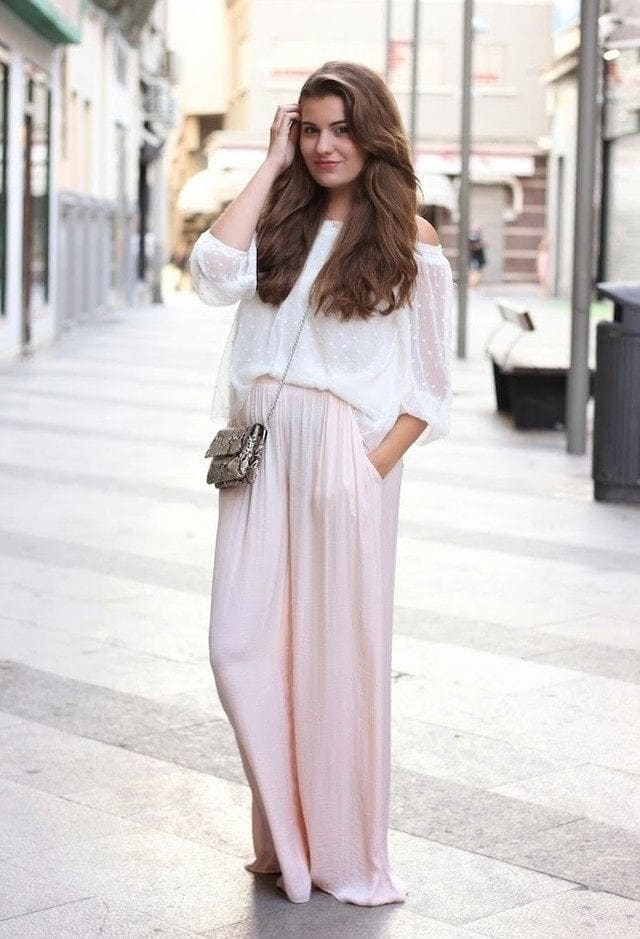 ↓ 5 – Chic and Modest Look