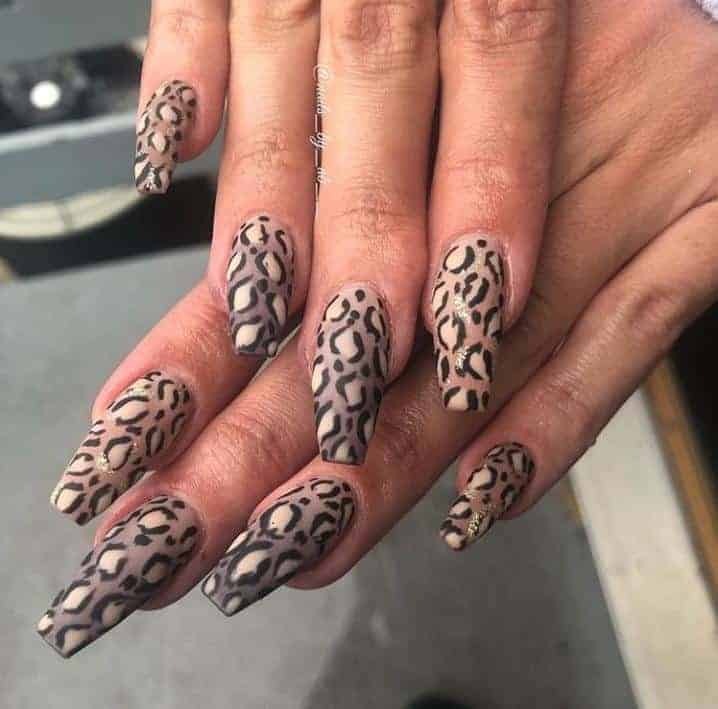 ↓ 5. Animal Print Nails