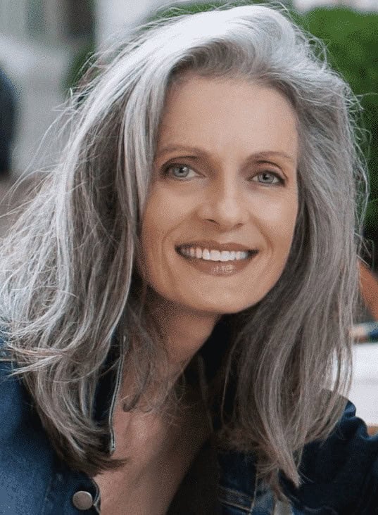 ↓ 5 – Long Hairstyles for Women Over 50 Gray Hair