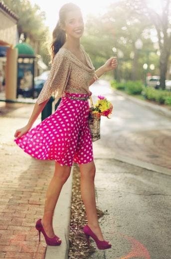 ↓ 12 – With White Polka Dot Top