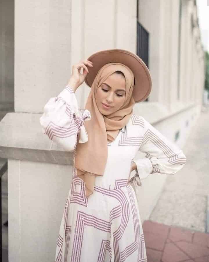 ↓ 18 – Hijab With Hat