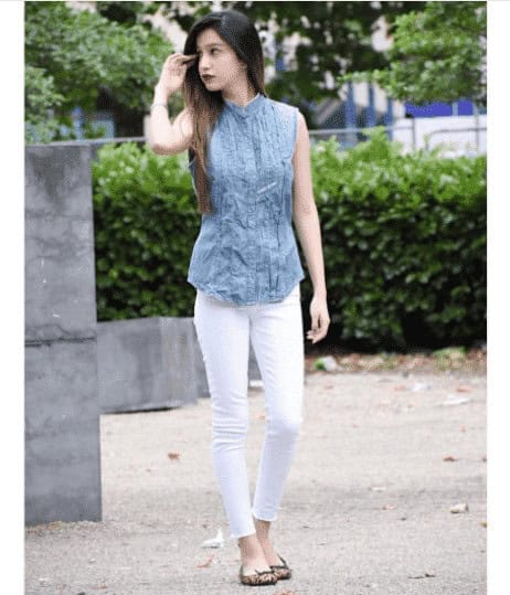 ↓ 3 – Denim Outfit For Short Heighted Pakistanis