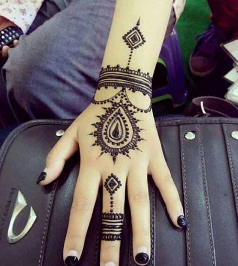 ↓ 50 –  Small Henna Tattoos