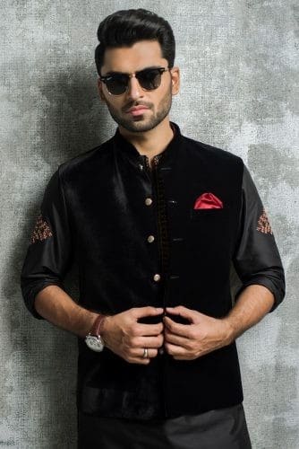 ↓ 14 – How To Match Waist Coat with Shalwar Kameez