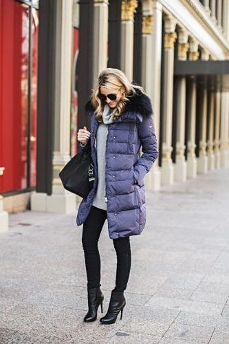 ↓ 9. Mid-LenAny type of individuals can wear mid-length jacketsuals, whether you are a plus size or a petite woman. The length keeps the whole ensemble flattering because it provides a positive balance. She looks put together in a pair of black leggings,a  big handbag and eye-catchy boots.