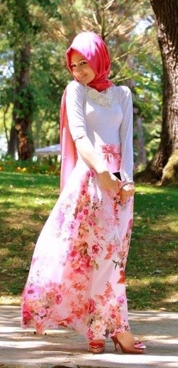 ↓ 1 – Floral Maxi Skirt with Matching Hijab for Spring