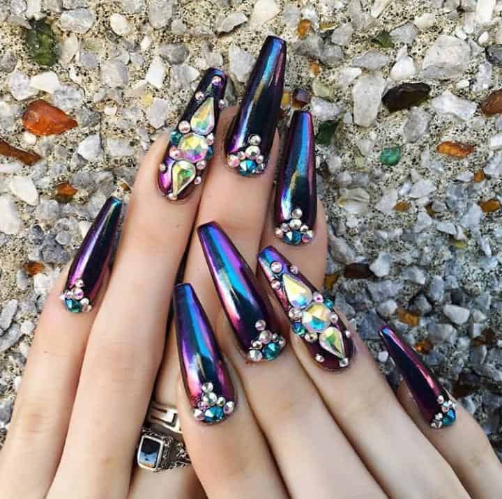 ↓ 24. Chrome Nails