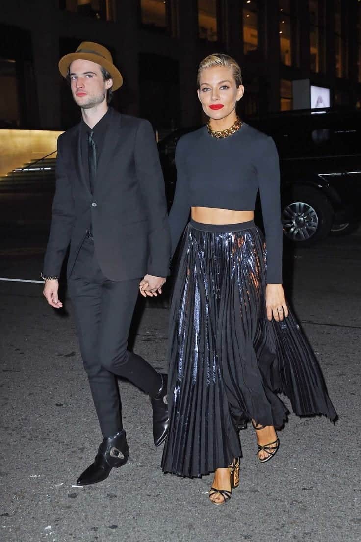 ↓ 4 – Sienna Miller in a Black Party Skirt