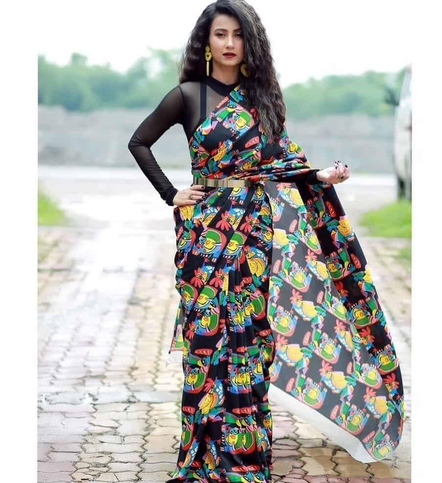 ↓ 26 – Elegant Printed Belted Saree