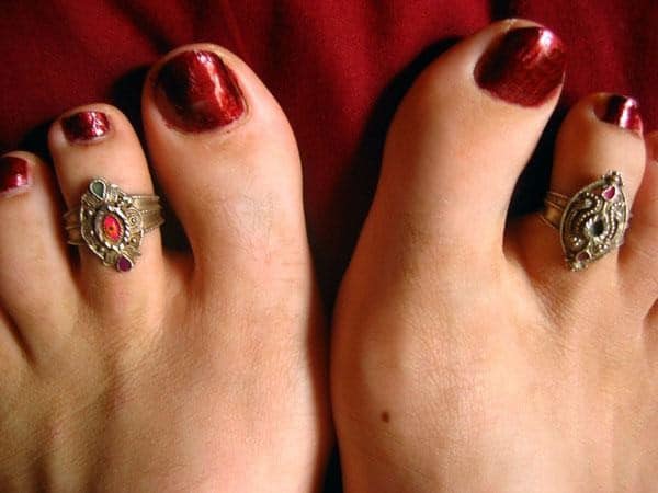 ↓ 2 – Floral Toe Ring