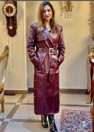 11 – Burgundy Trench Coat In Leather With Animal Print Boots