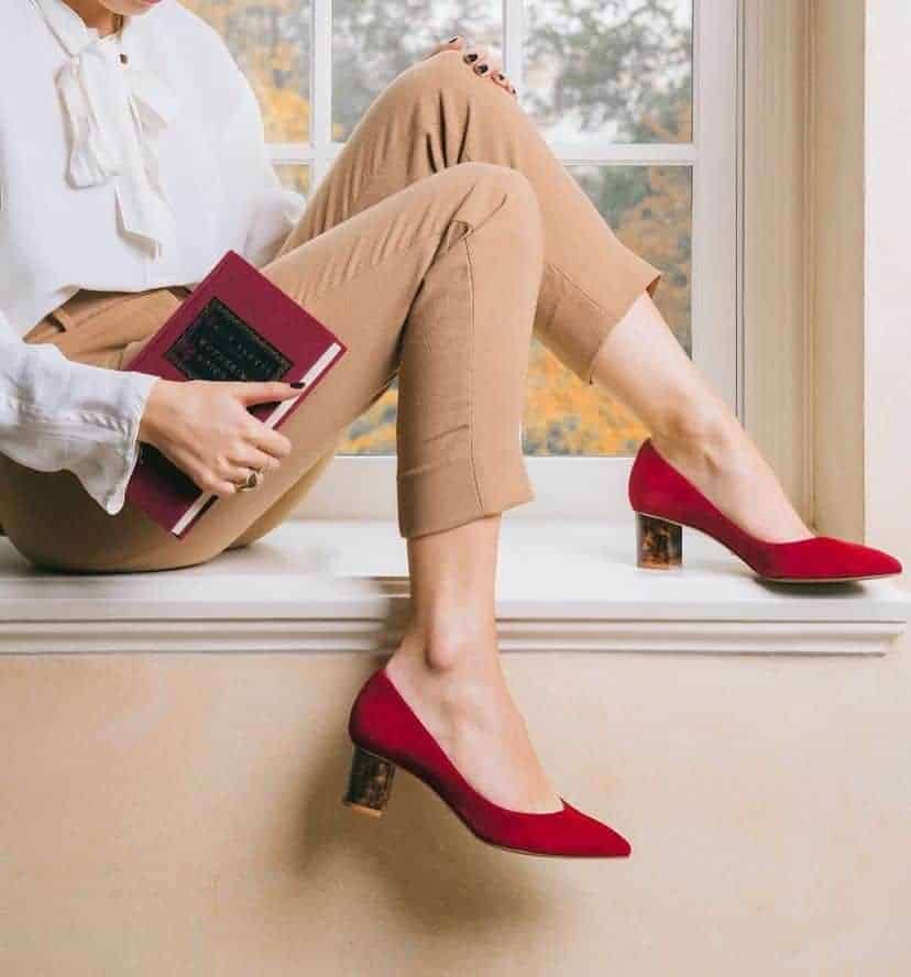 5- Khaki Trousers And Loose White Shirt With Red Heels