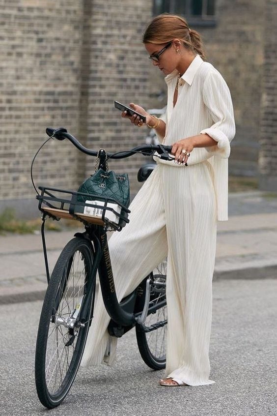 15 – Go For an Ultra Casual but Chic All White Look