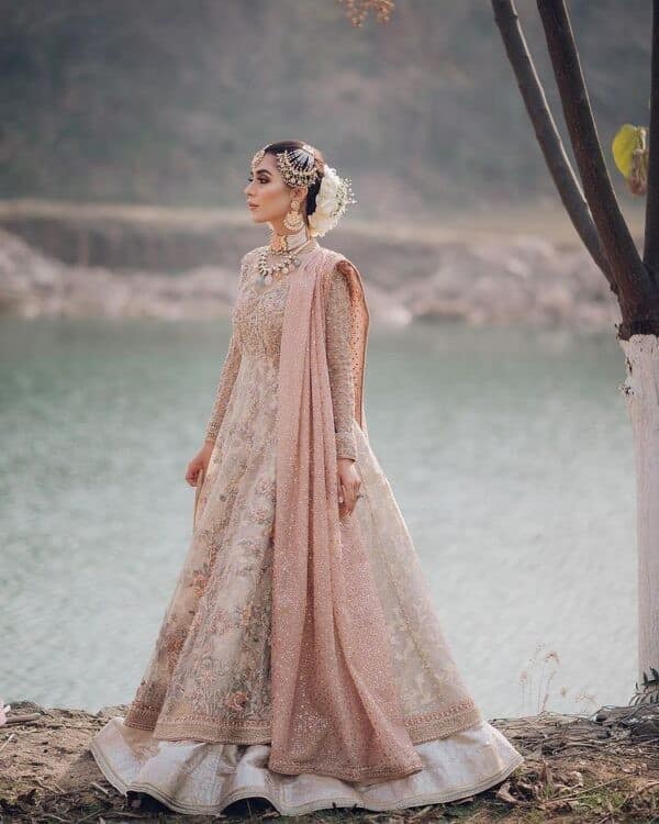 15 – Pair a Plain Lehnga with Fully Emroidered Pishwas Dress