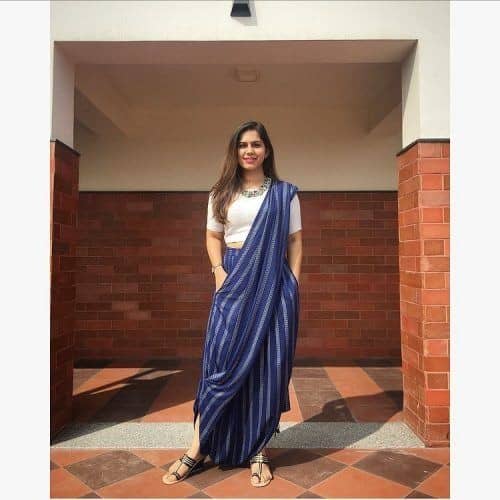 ↓ 17 – Draped Dhoti