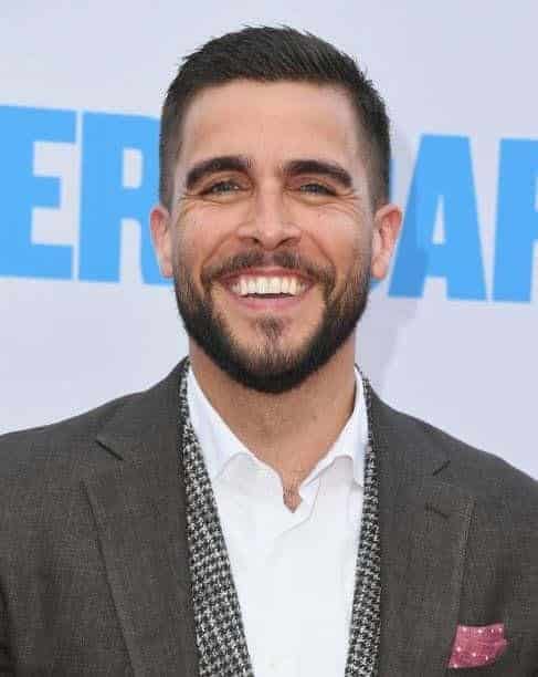 ↓ 32 : Josh Segarra