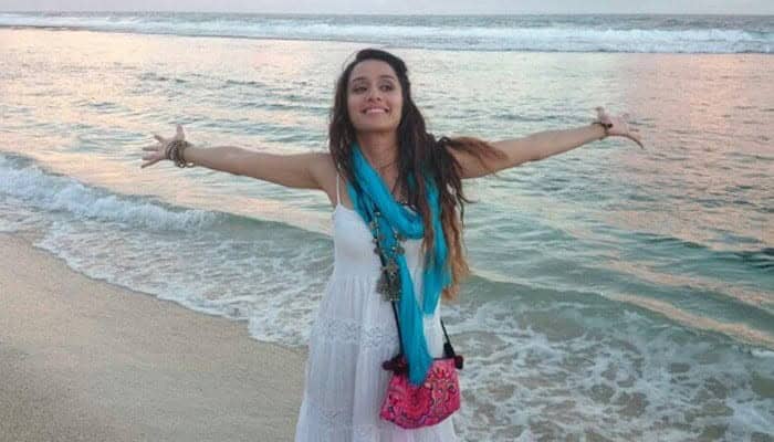 ↓ 16 – Shradha Kapoor’s Cute Beach Outfit