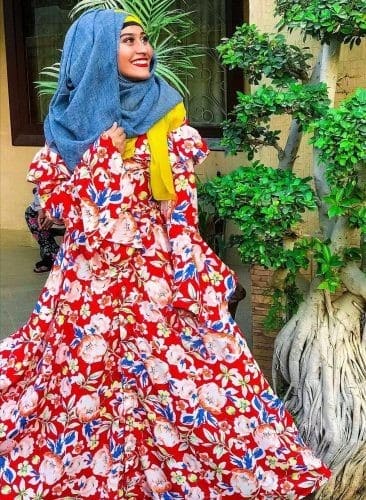 ↓ 27 – Flowy Hijab For Floral Dress