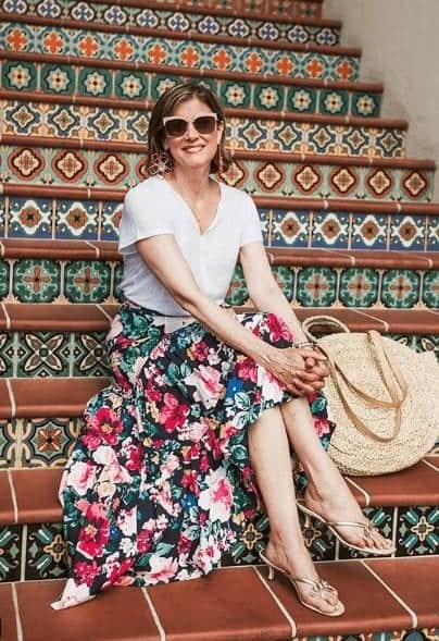 ↓ 27. Beautiful Floral Skirts for Traveling