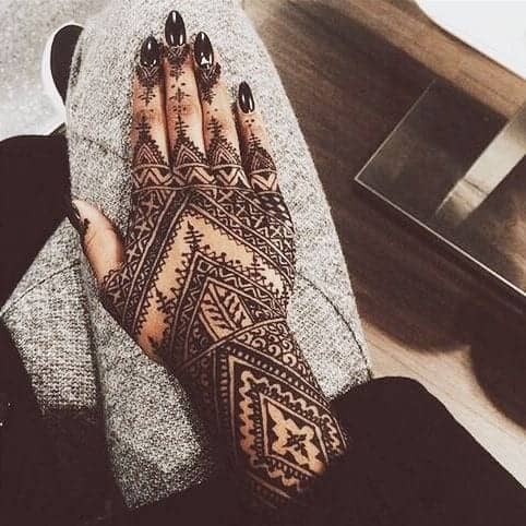 ↓ 2 – Henna Tribal