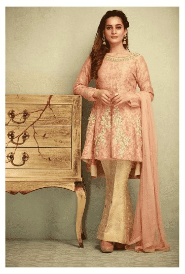 ↓ 6 – Luxurious Eid Outfit