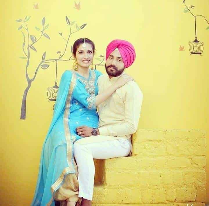 ↓ 12. Desi Sikh Couple