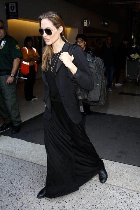 ↓ 9 – Angelina Jolie’s All-Black Airport Look