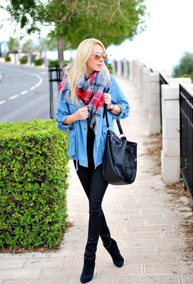 ↓ 12 – OverSized Scarf with Denim Jacket