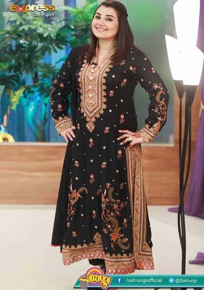 ↓ 6 – Royal Dresses For Curvy Pakistani Ladies