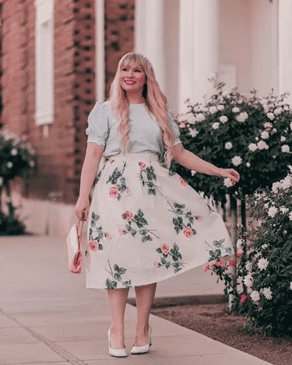 23 – Style a Printed Skirt with a Hair Scarf