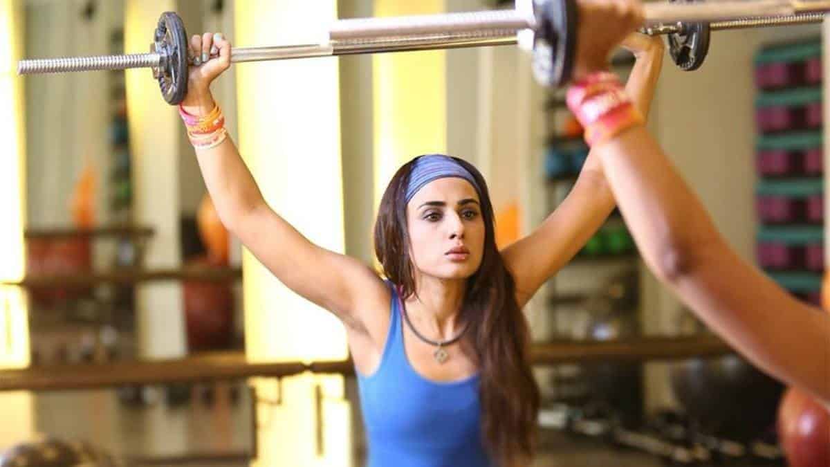 ↓ 7 – Pakistani Girls Gym Outfits With Tank Tops