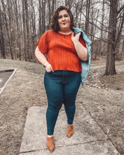 ↓ 6 – Great Date Night Outfit for Curvy Ladies