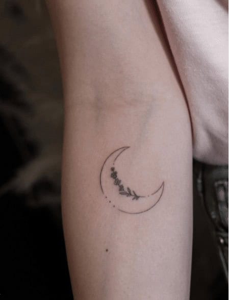 19 – Minimalist Crescent