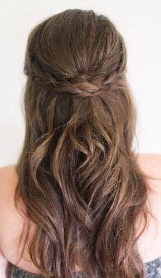 ↓ 5 – Preppy Hairdos for Long Hair