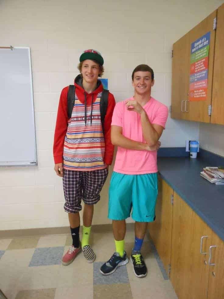 ↓20 – Ideas For Mismatch Day At College