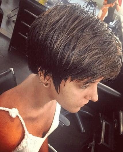 ↓ 20 – Layered Pixie Haircut for Short Hair