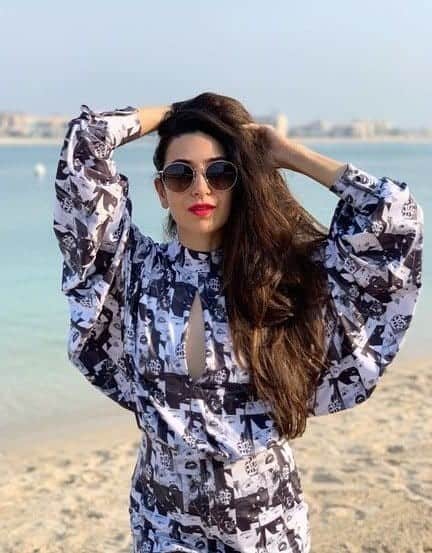 ↓ 30 – Karishma Kapoor’s Beachwear