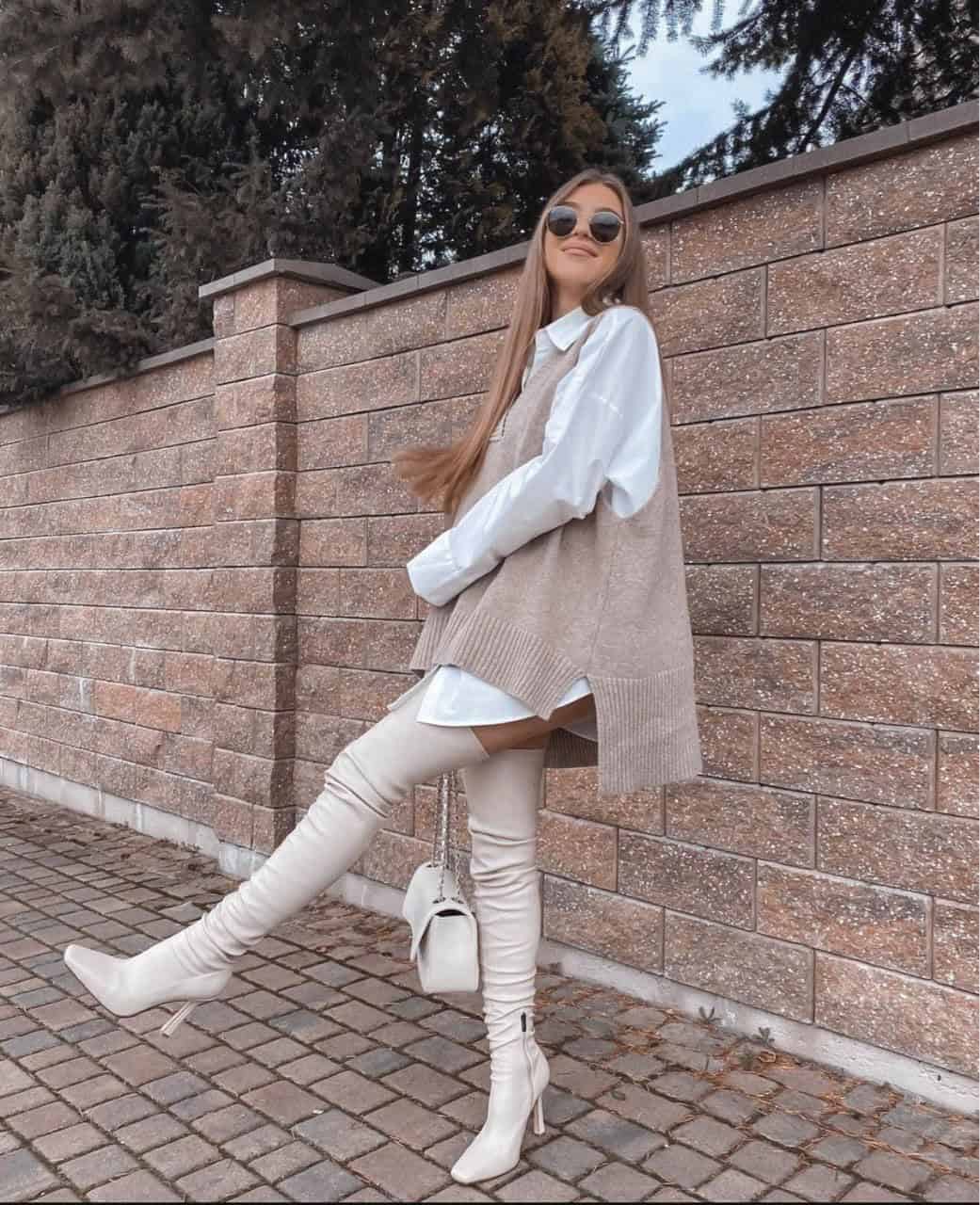 ↓ 5 – White Boots with a Neutral Colored Outfit