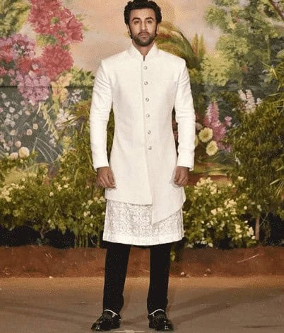 ↓ 08 – Ranbir Kapoor’s Black & White Kurta Pajama