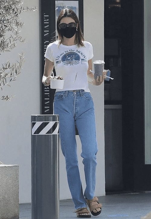 Kendall Jenner Wearing Mom Jeans