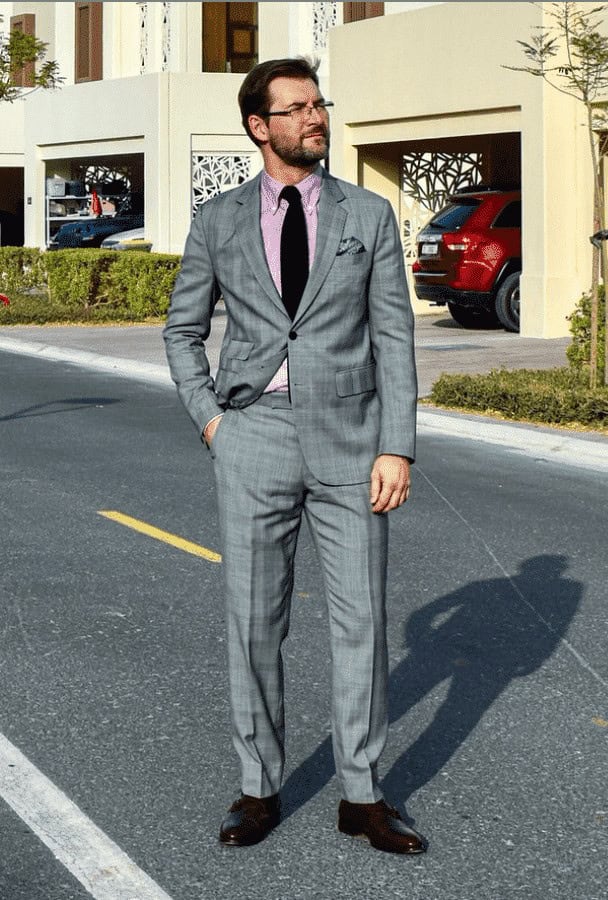 ↓ 10 – Pink Shirt with Grey Suit