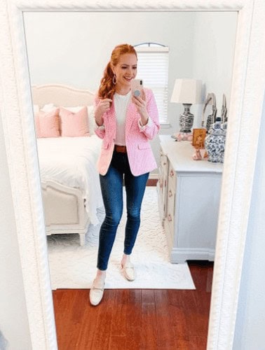 ↓17. Super Cute Summer Outfit with Pink Blazer