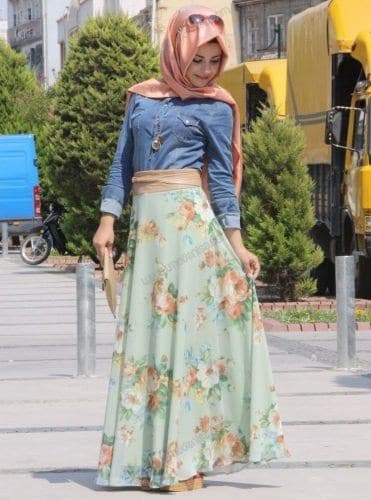 ↓ 7 – Hijab Style Paired With A Skirt Outfit