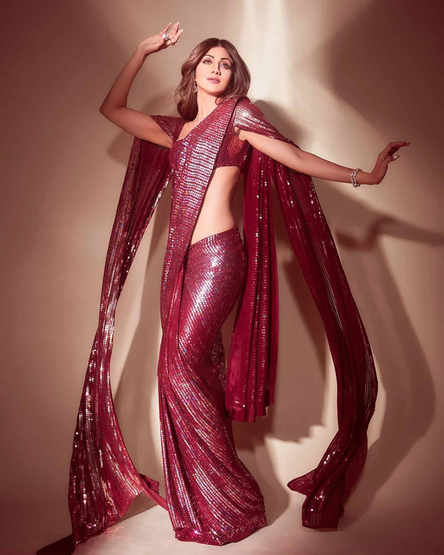 5 – Shilpa Shetty Kundra In A Metallic Burgundy Saree