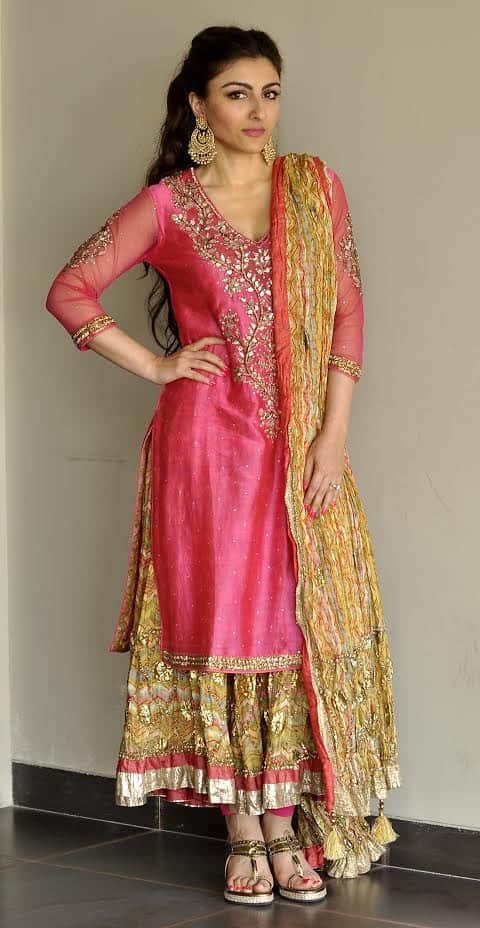 ↓ 15 – Indian Diva’s Bridal Outfit