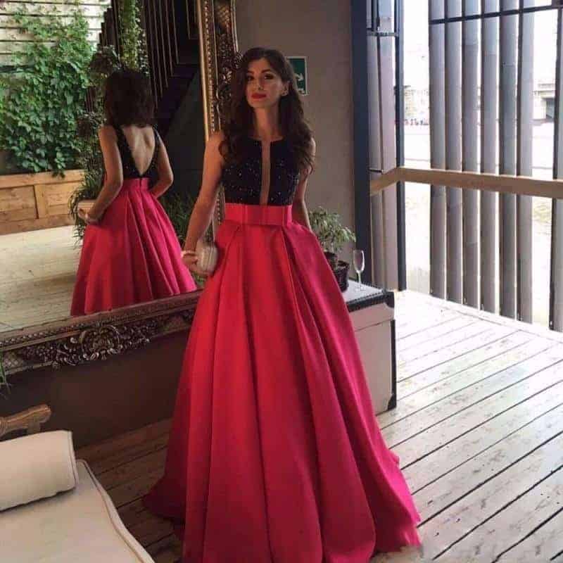 ↓ 26 – Long Pleated Skirt With Classy Top