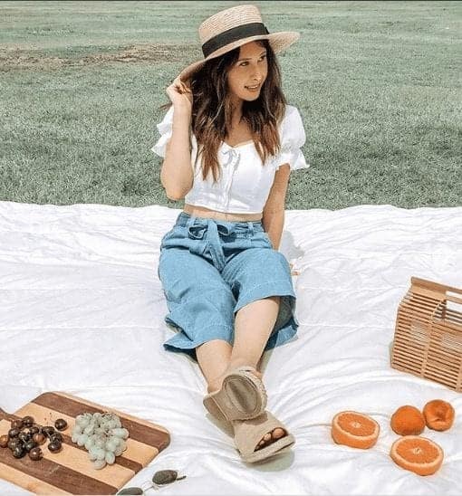 ↓ 19. Picture Perfect Picnic Outfit